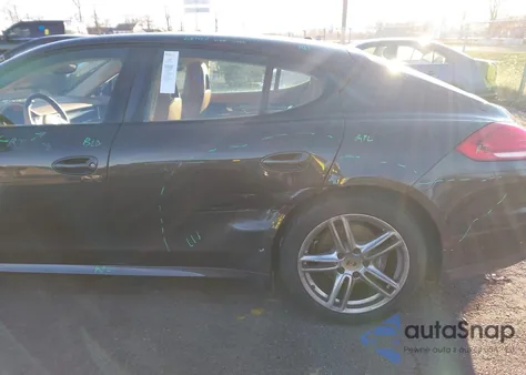 2014 Porsche Panamera 4 из США, поврежденный, VIN WP0AA2A70EL012597